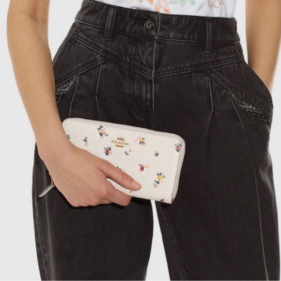 Coach Accordion Zip Wallet With Floral Print Brass/Chalk Multi - Picture 16 of 16